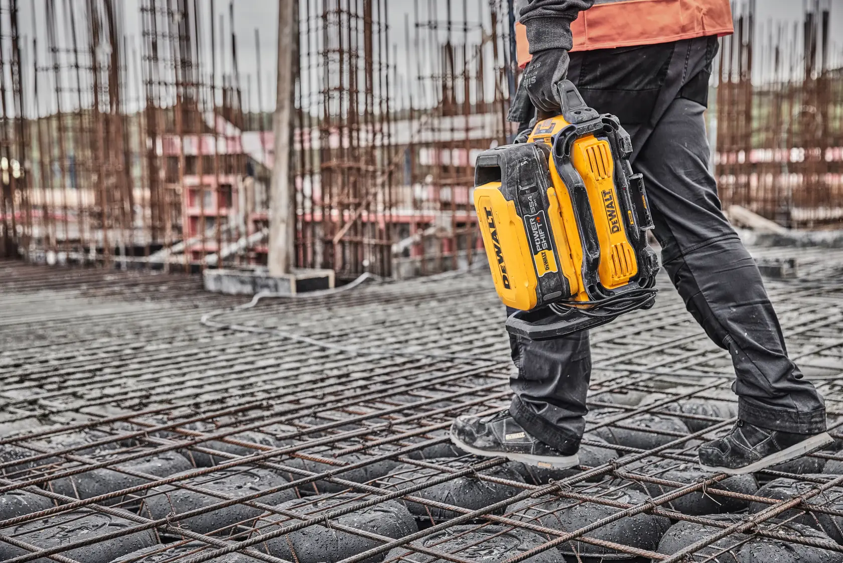 CHARGEUR DE 550 W DEWALT® POWERSHIFT™