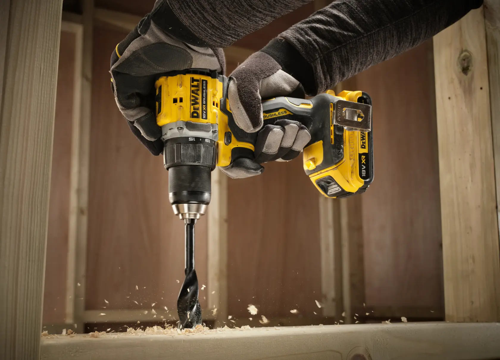 Perceuse-visseuse compacte brushless 18V XR® DEWALT® - 2 x 4 Ah
