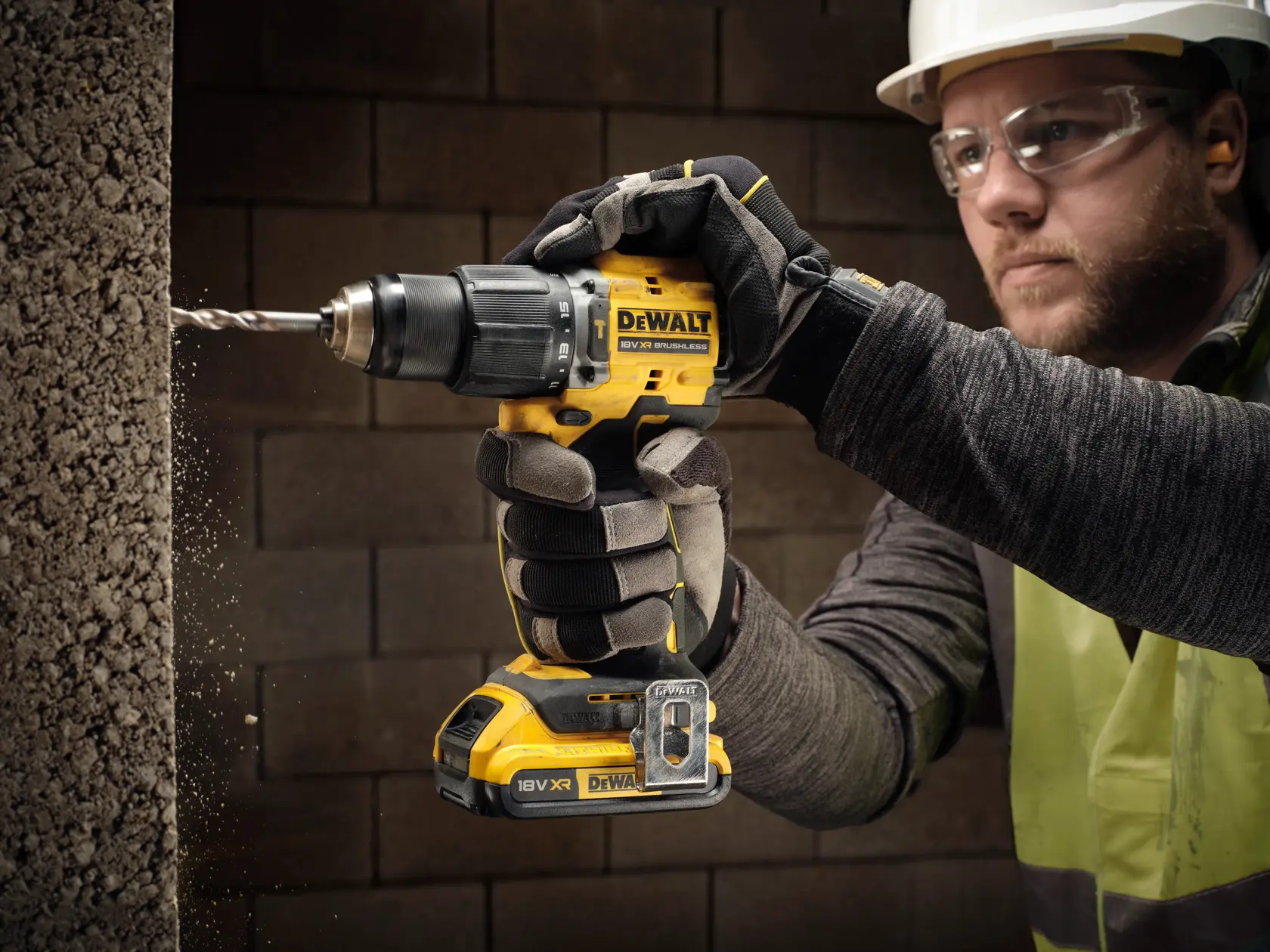 Perceuse-visseuse à percussion compacte brushless 18V XR® DEWALT® - 2 x 2 Ah