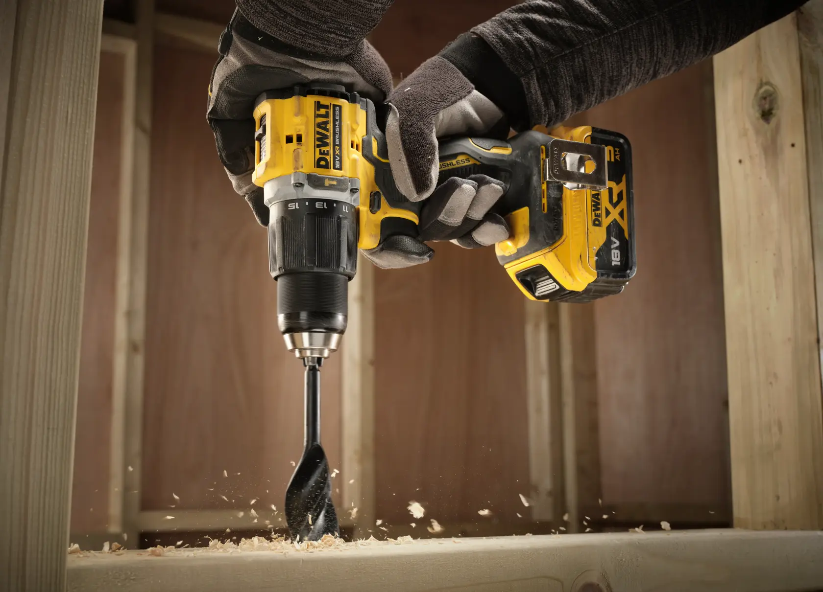 Perceuse-visseuse à percussion compacte brushless 18V XR® DEWALT® - 2 x 5 Ah