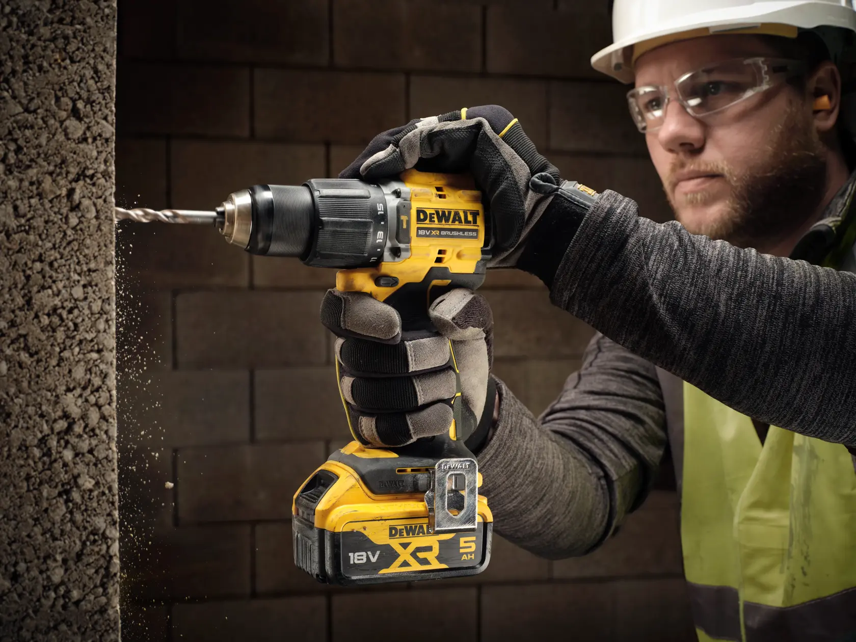 Perceuse-visseuse à percussion compacte brushless 18V XR® DEWALT® - 2 x 5 Ah