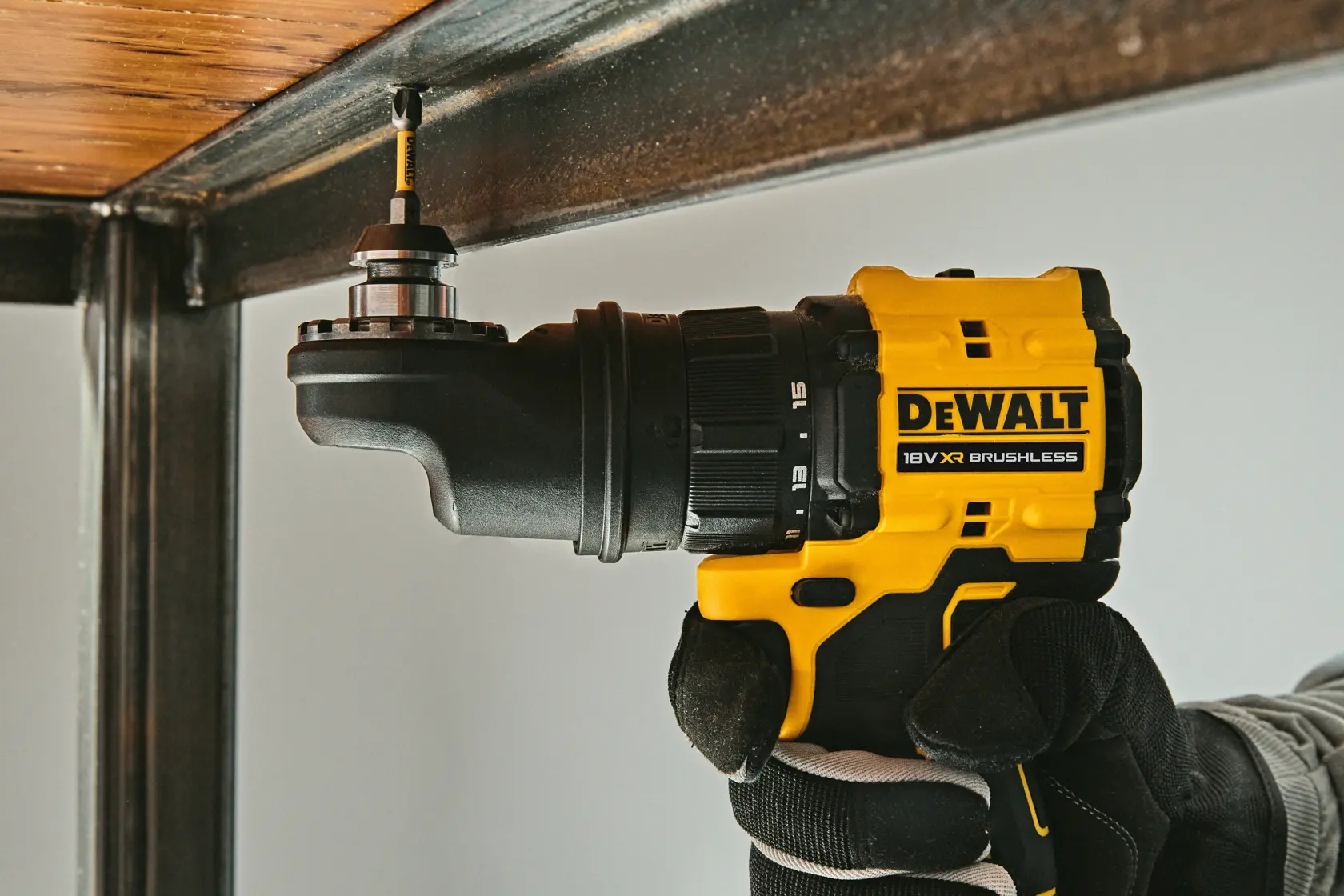 DEWALT-Bohrmaschine im Einsatz, DCD803P2T-QW, DCD803P2T. Fotografieprodukt, EMEAANZ.