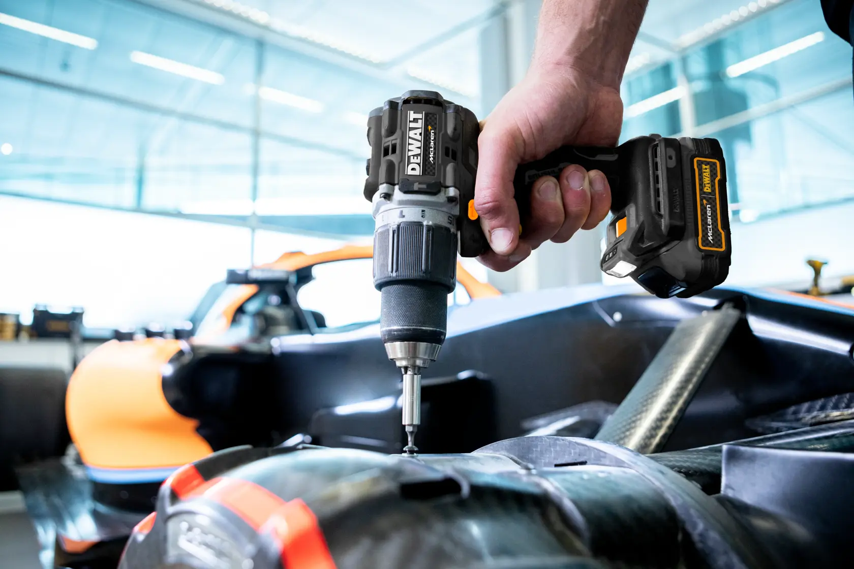 Perceuse visseuse percussion XR 18V 1.7Ah Li-Ion Brushless - POWERSTACK renforcée - ÉDITION LIMITÉE McLAREN