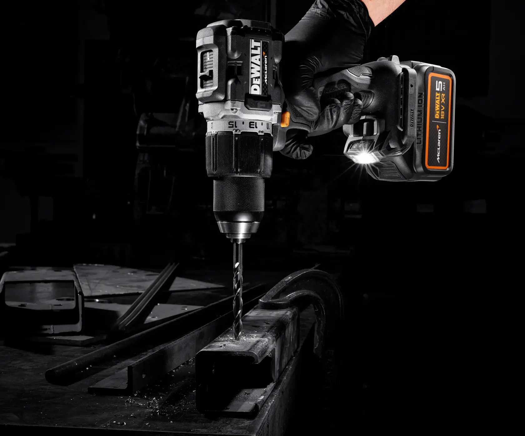 Perceuse-visseuse à percussion brushless 18V XR®DEWALT® x McLaren F1 Team - 2 x 5 Ah