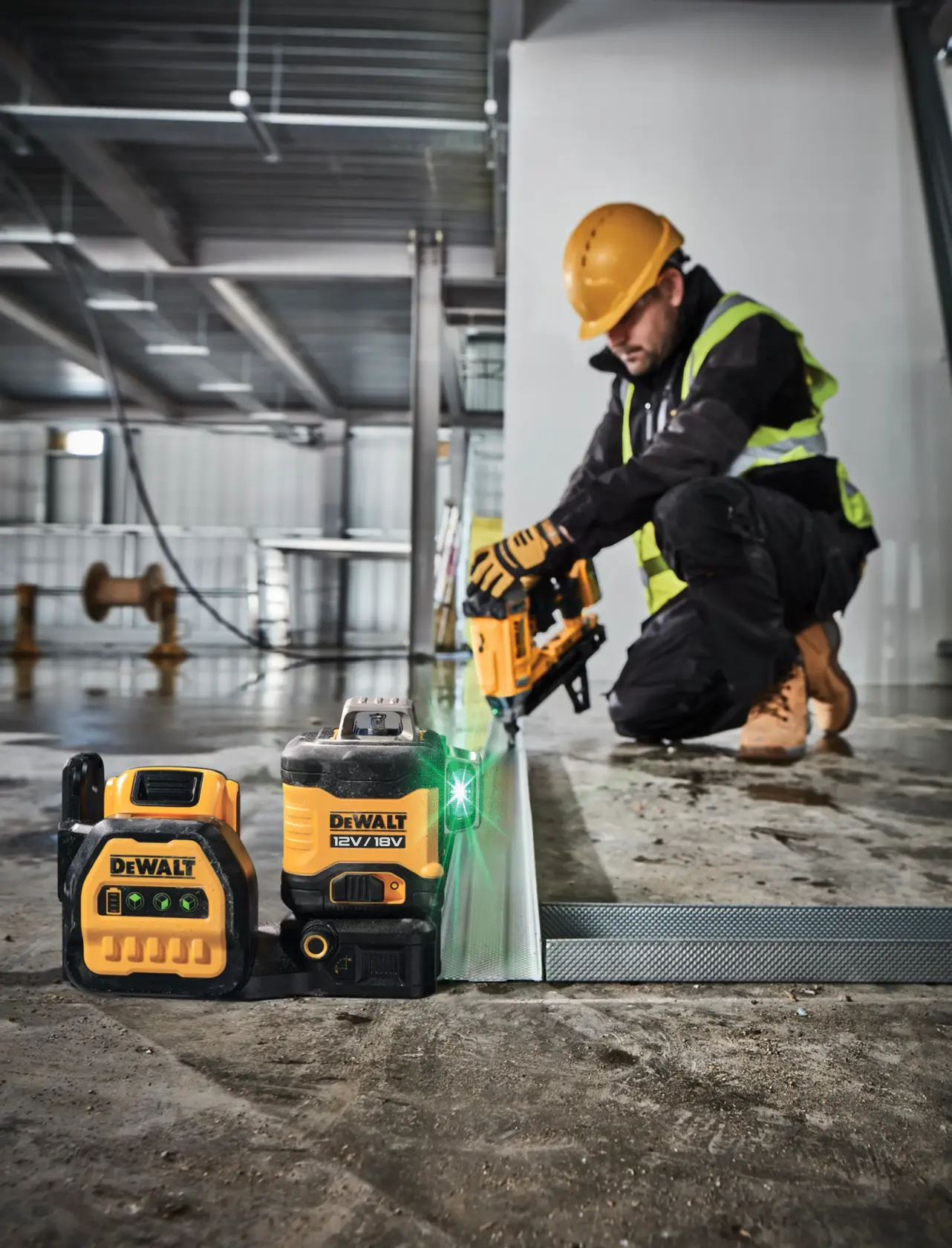 Niveau laser multiligne 3 x 360° XR 12V / 18V - faisceaux vert - 1 batterie 18V 2Ah