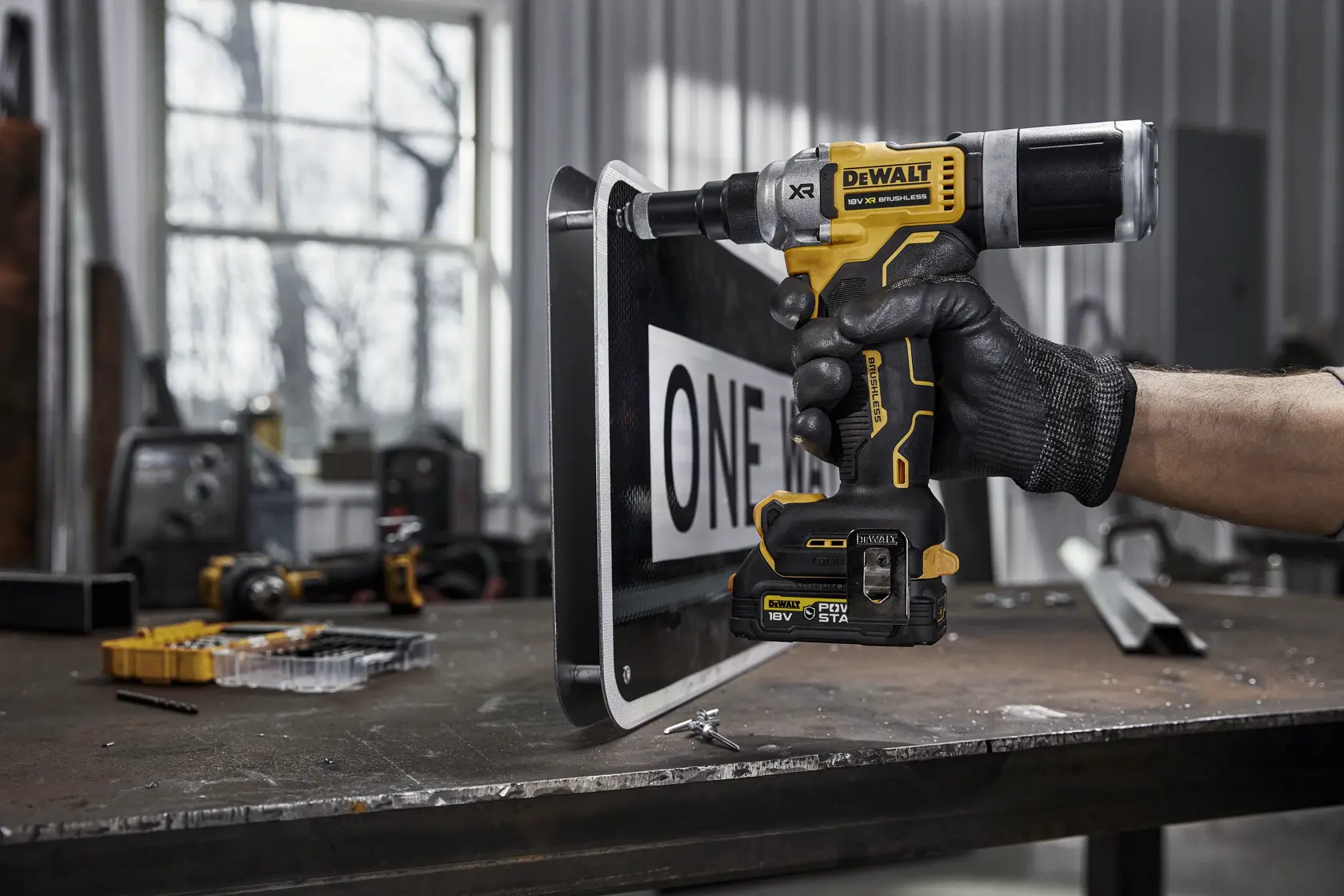 18 Volt Akku-Nietpistole 4,8-6,4mm - für Akku Plus