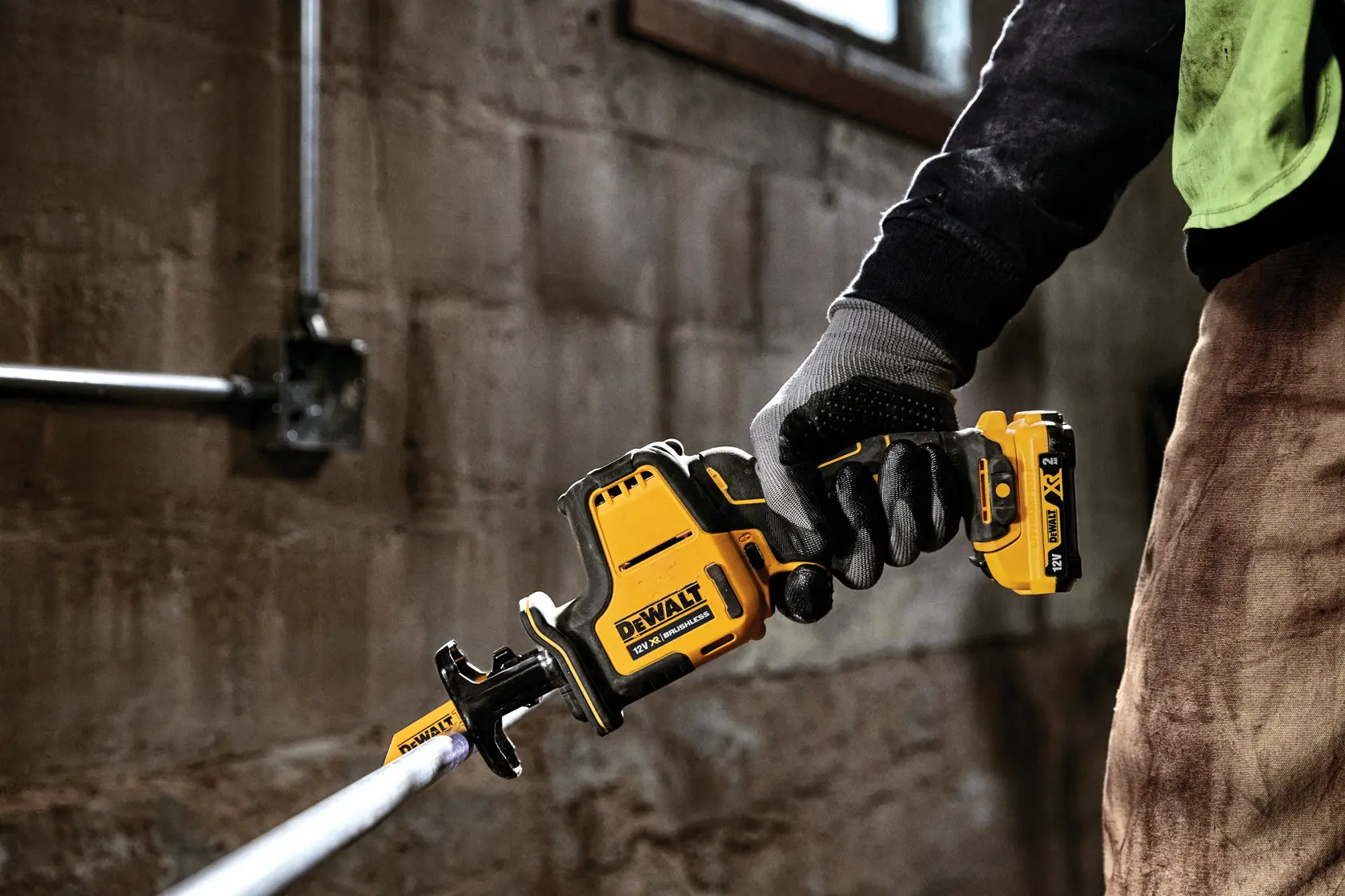 Scie sabre compacte brushless 12V XR® DEWALT® (machine nue)