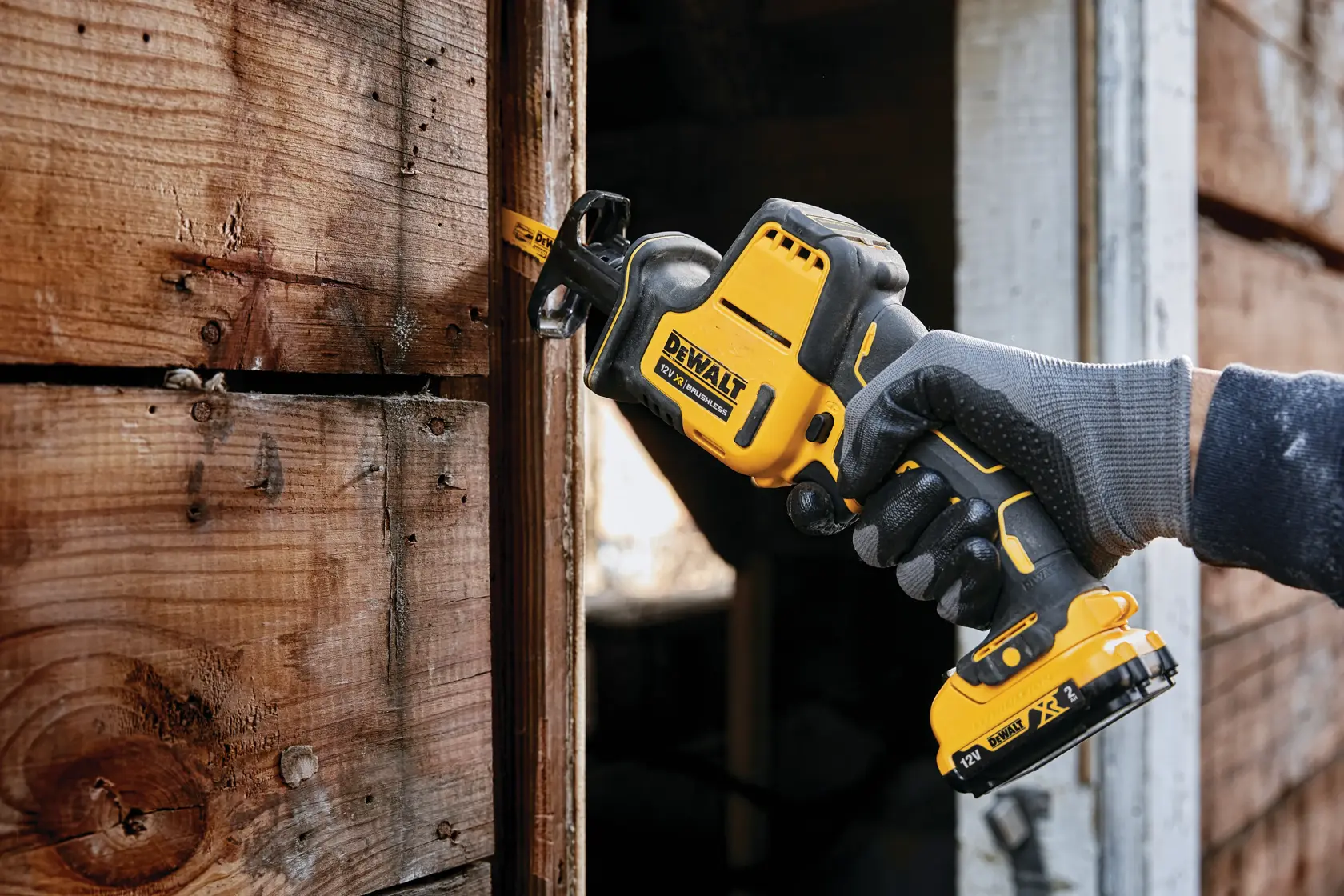Scie sabre compacte brushless 12V XR® DEWALT® (machine nue)