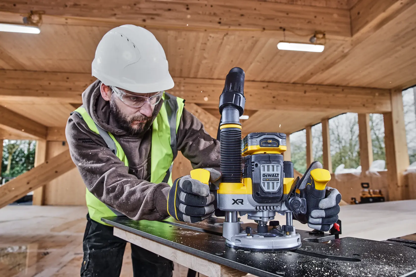 Défonceuse XR 18V 5 Ah Li-ion brushless 8-12 mm - POWERSTACK™