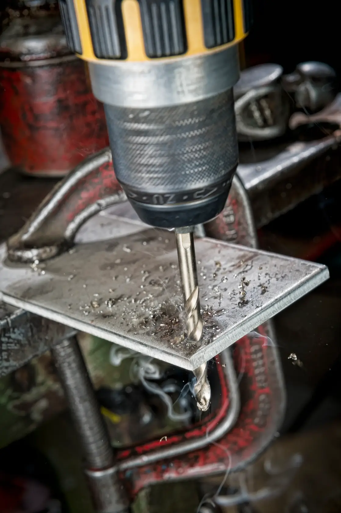 DEWALT Bohrer DT4961, DT4961-QZ bohrt Metall. Kategorie Fotografie.