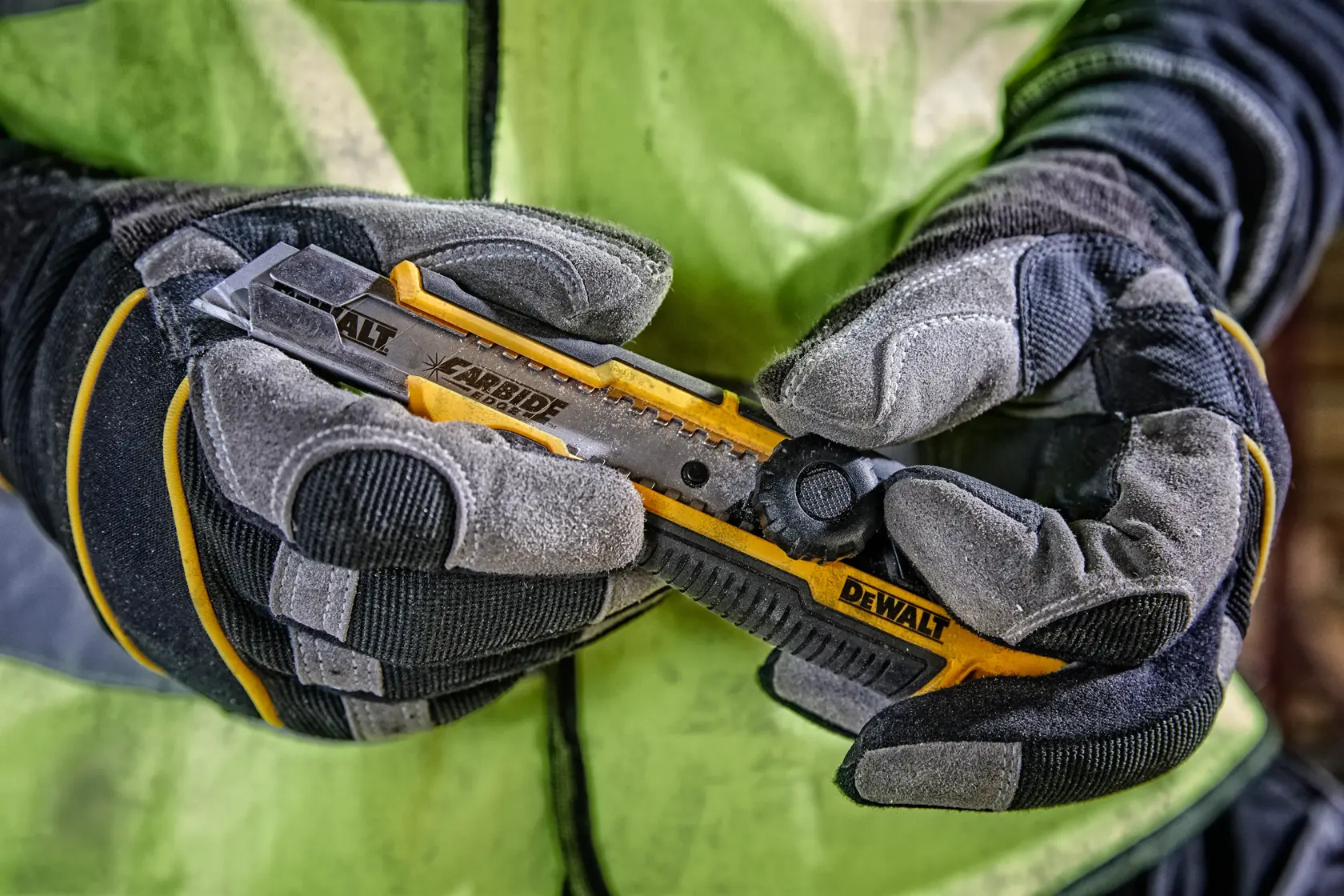 Cutter 18 mm à lame sécable avec molette de blocage DEWALT®